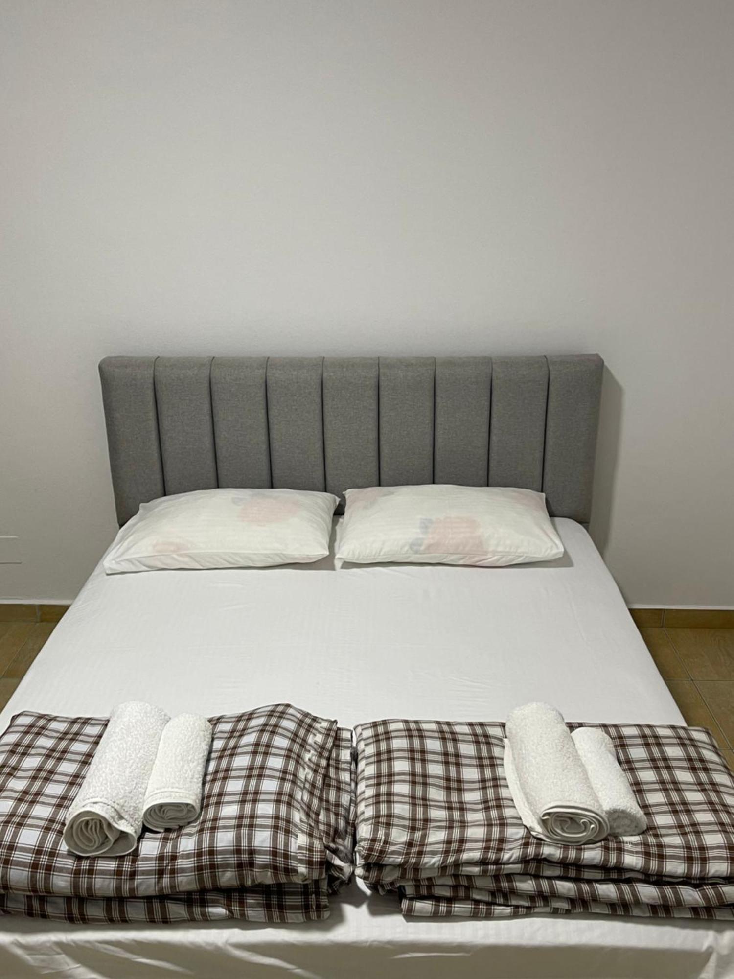 Retreat * Durrës